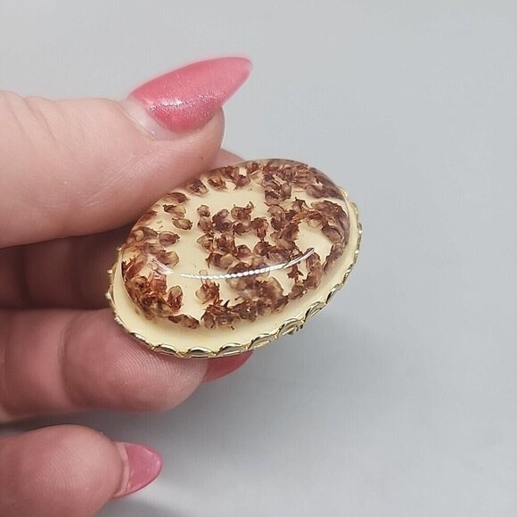 Vintage Brooch Pin Lucite Encased Dried Wild Flowers Brown Gold Tone - Picture 2 of 5